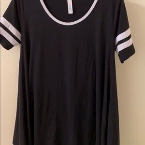 LuLaroe Perfect Tee.